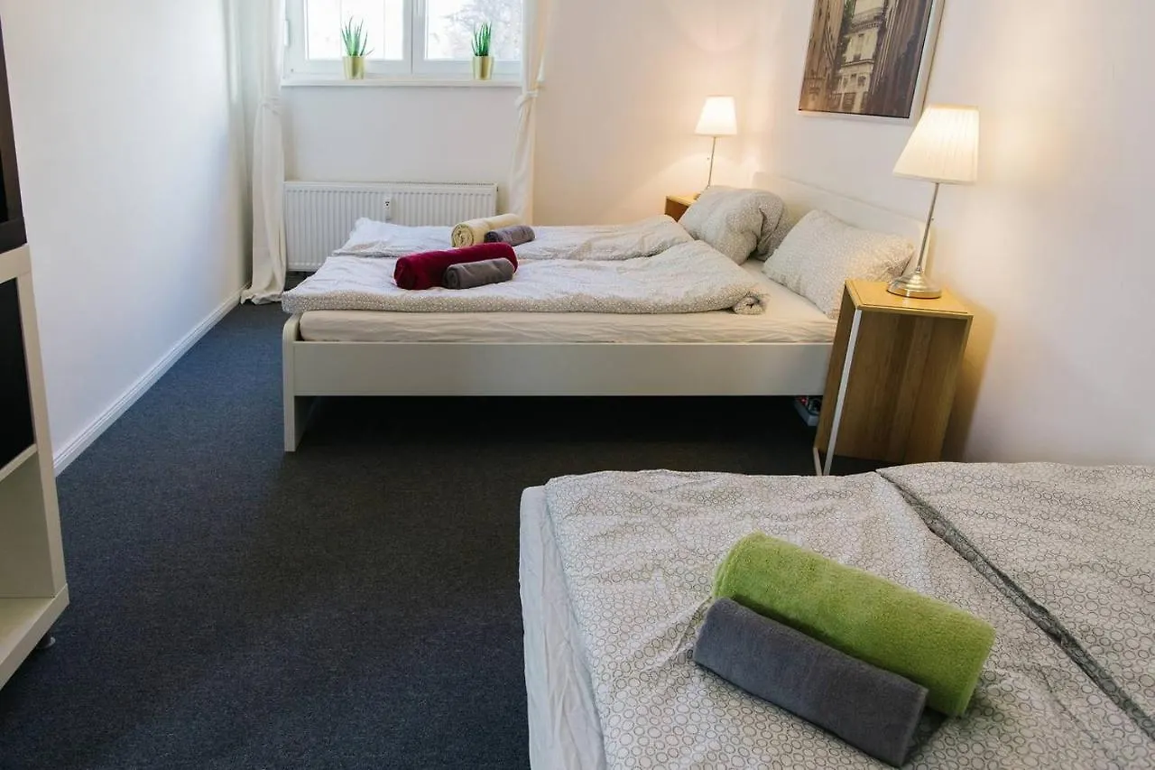 Apartment With 3 Bedroom +1.5 Bthrm +A/C In Prenzlauer Berg Berlijn