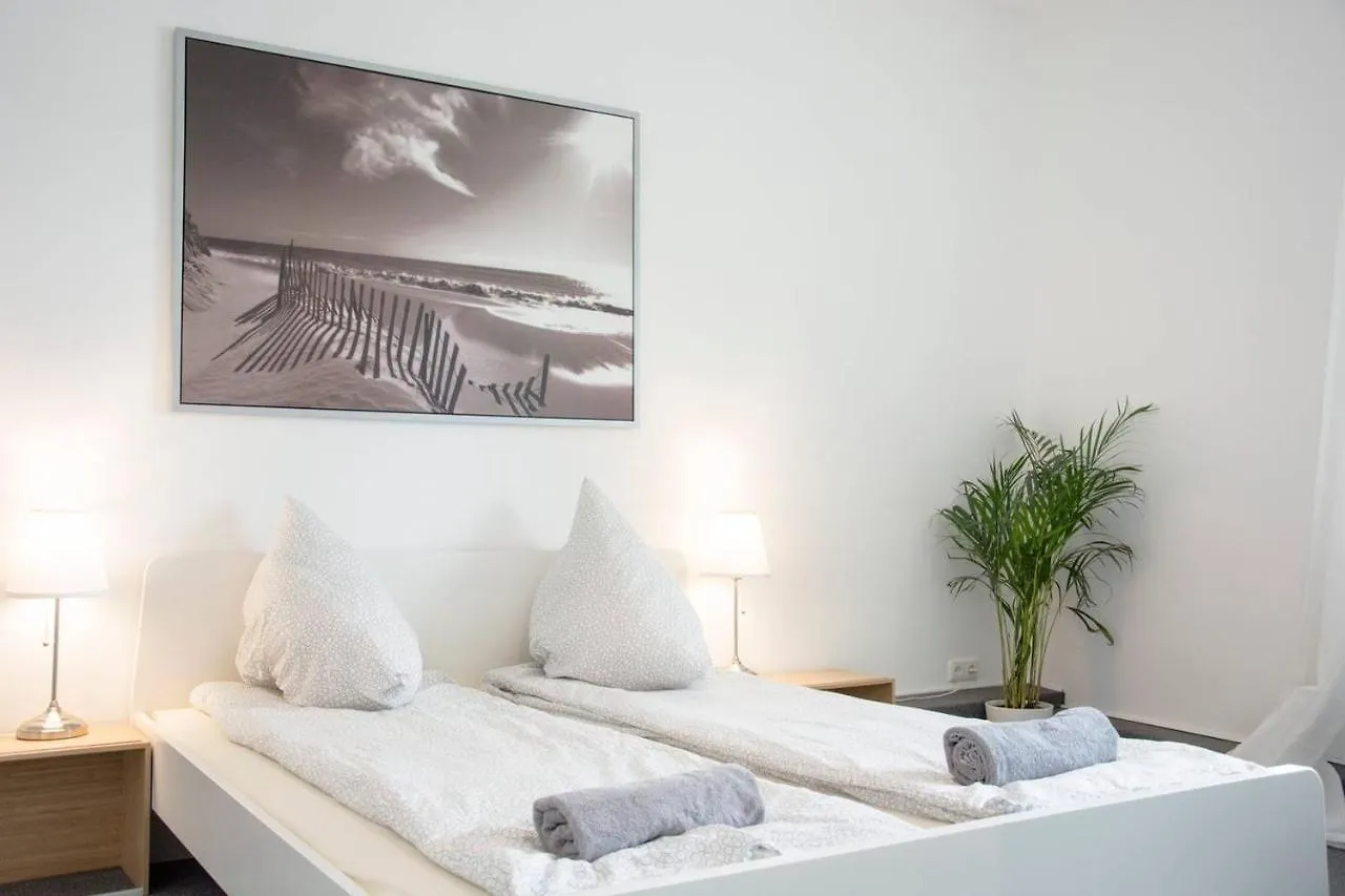 Apartment With 3 Bedroom +1.5 Bthrm +A/C In Prenzlauer Berg Berlin Germany