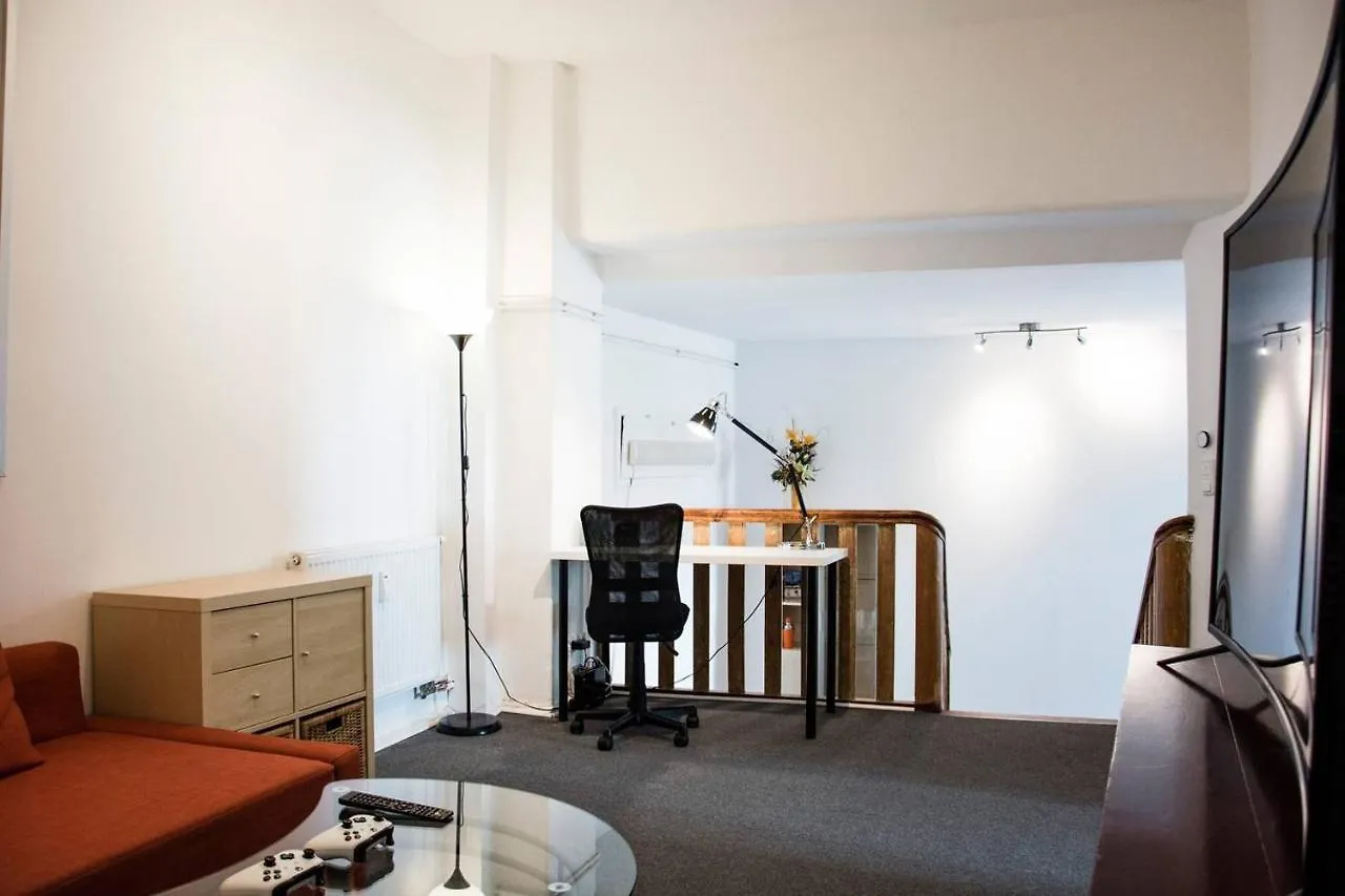 Holiday home Apartment With 3 Bedroom +1.5 Bthrm +A/C In Prenzlauer Berg Berlin