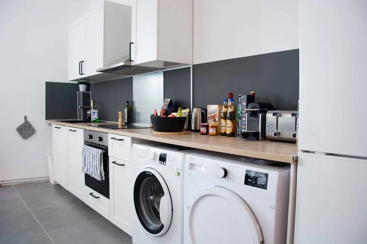 Apartment With 3 Bedroom +1.5 Bthrm +A/C In Prenzlauer Berg Berlijn Vakantiehuis