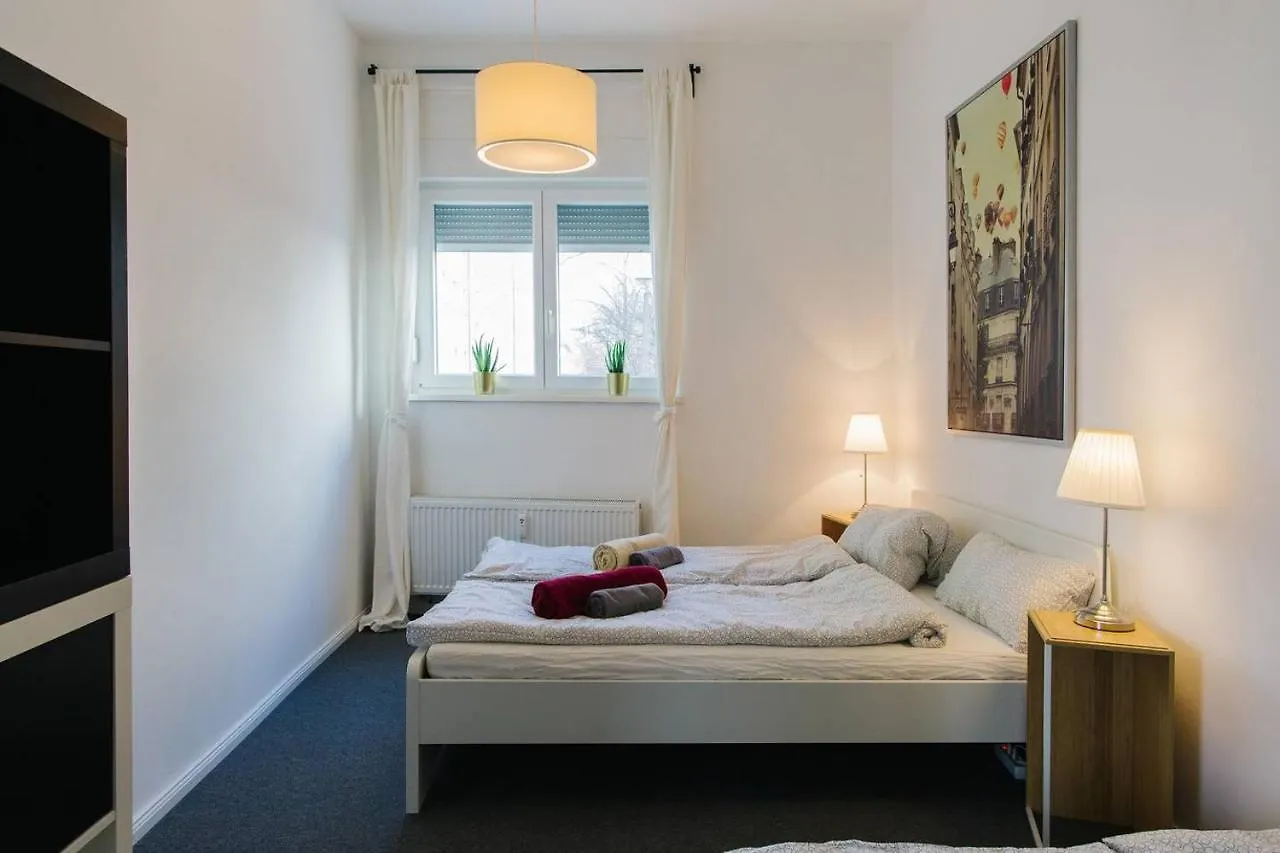 Apartment With 3 Bedroom +1.5 Bthrm +A/C In Prenzlauer Berg Berlijn Vakantiehuis
