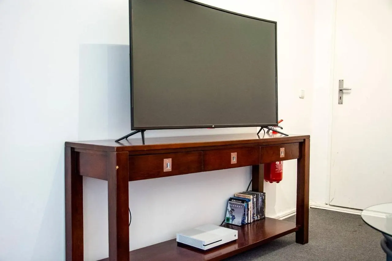 Vakantiehuis Apartment With 3 Bedroom +1.5 Bthrm +A/C In Prenzlauer Berg Berlijn Duitsland